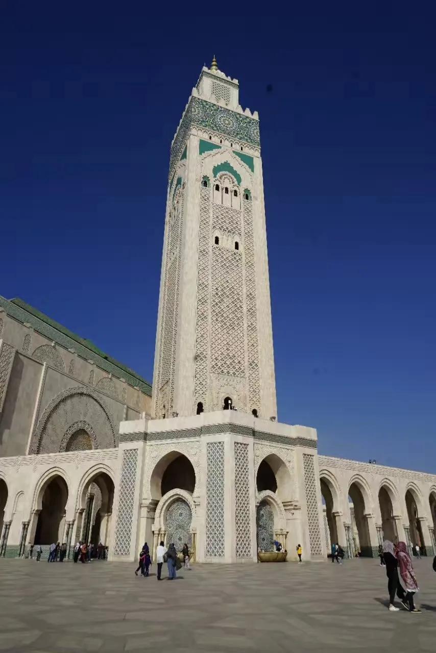 一颗璀璨之星正冉冉升起,一颗耀眼的新星冉冉升起