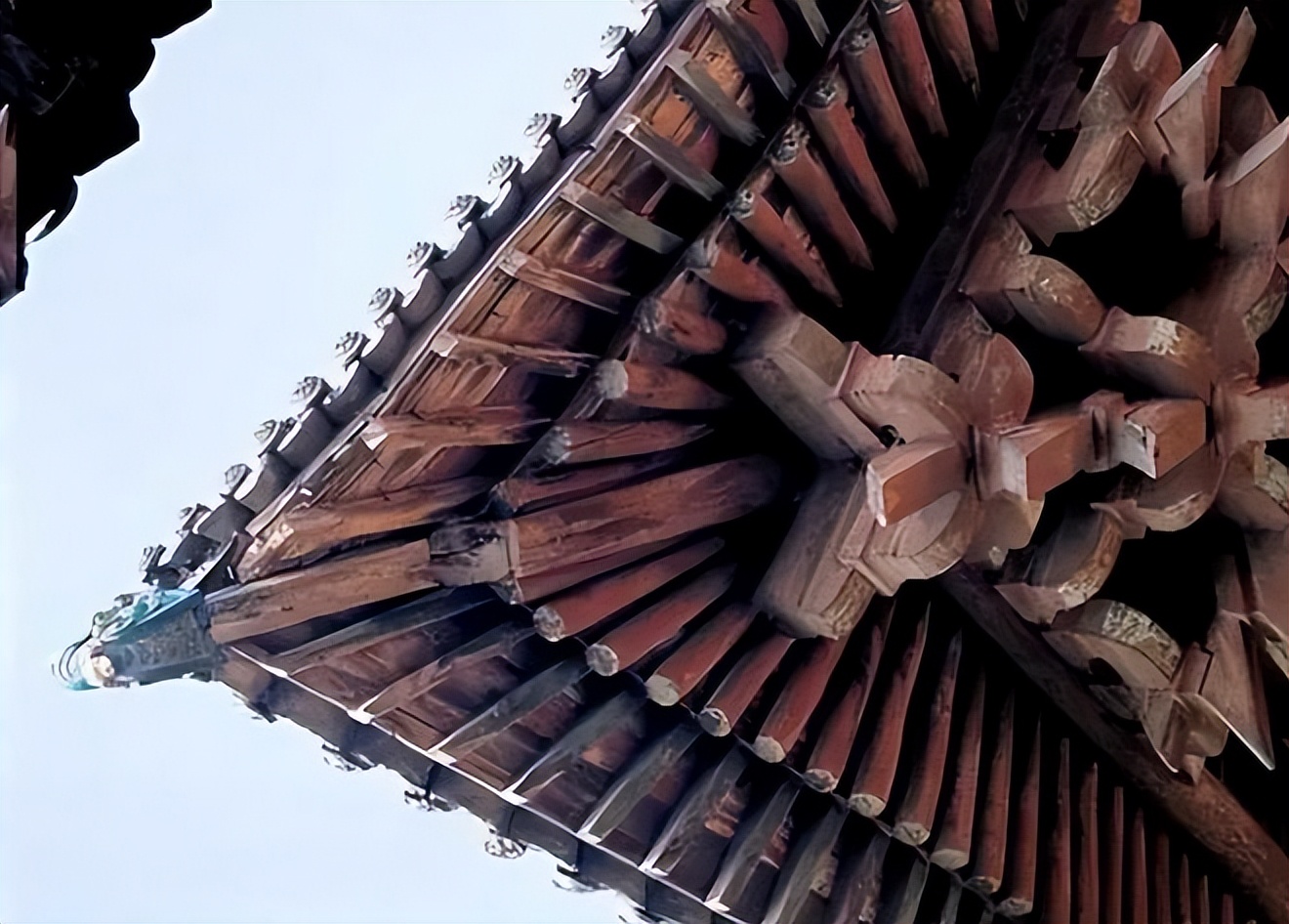 秦汉时期建筑的特点硬朗,先秦时期建筑特征及代表分析