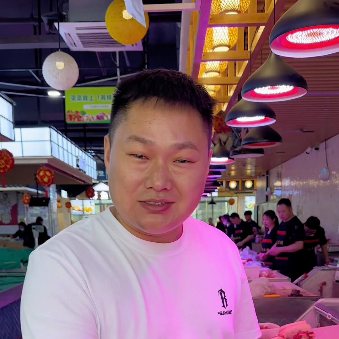 今天一个粉丝要给老表介绍工作,你们帮我看看这个工作可适...