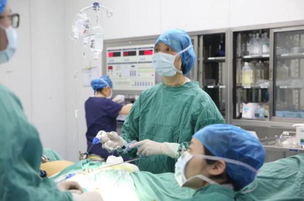 巾帼建功标兵黄小琴以先进的医疗技术医者仁心造福患者的妇科专家