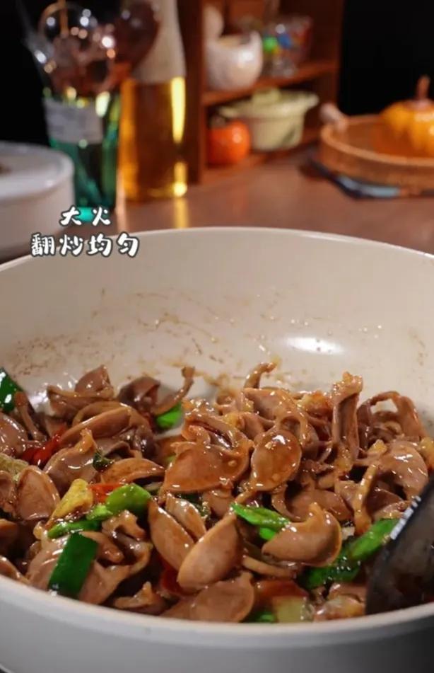 辣炒鸡胗鲜香麻辣特别开胃下饭,鸡胗炒酸豆角怎么炒又脆又好吃