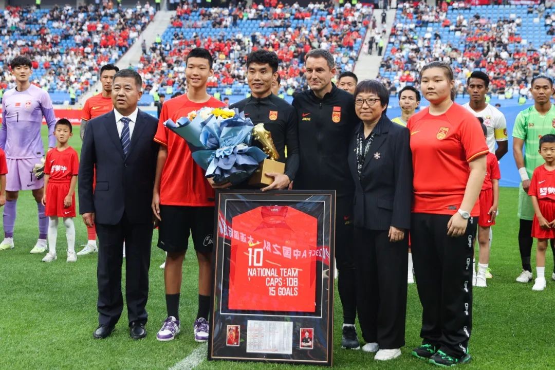 永远的中国队队长郑智,郑智永远的队长