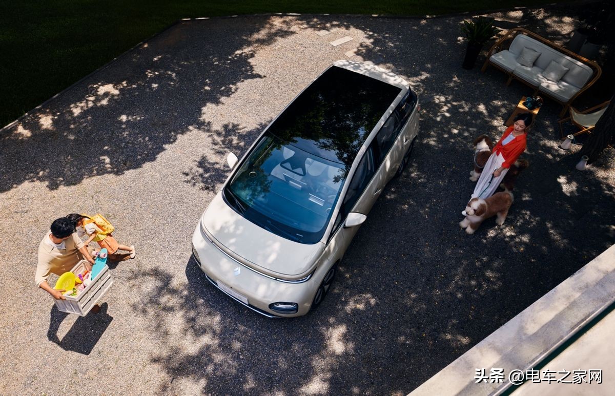 宝骏云朵天际白照片,宝骏云朵新配色
