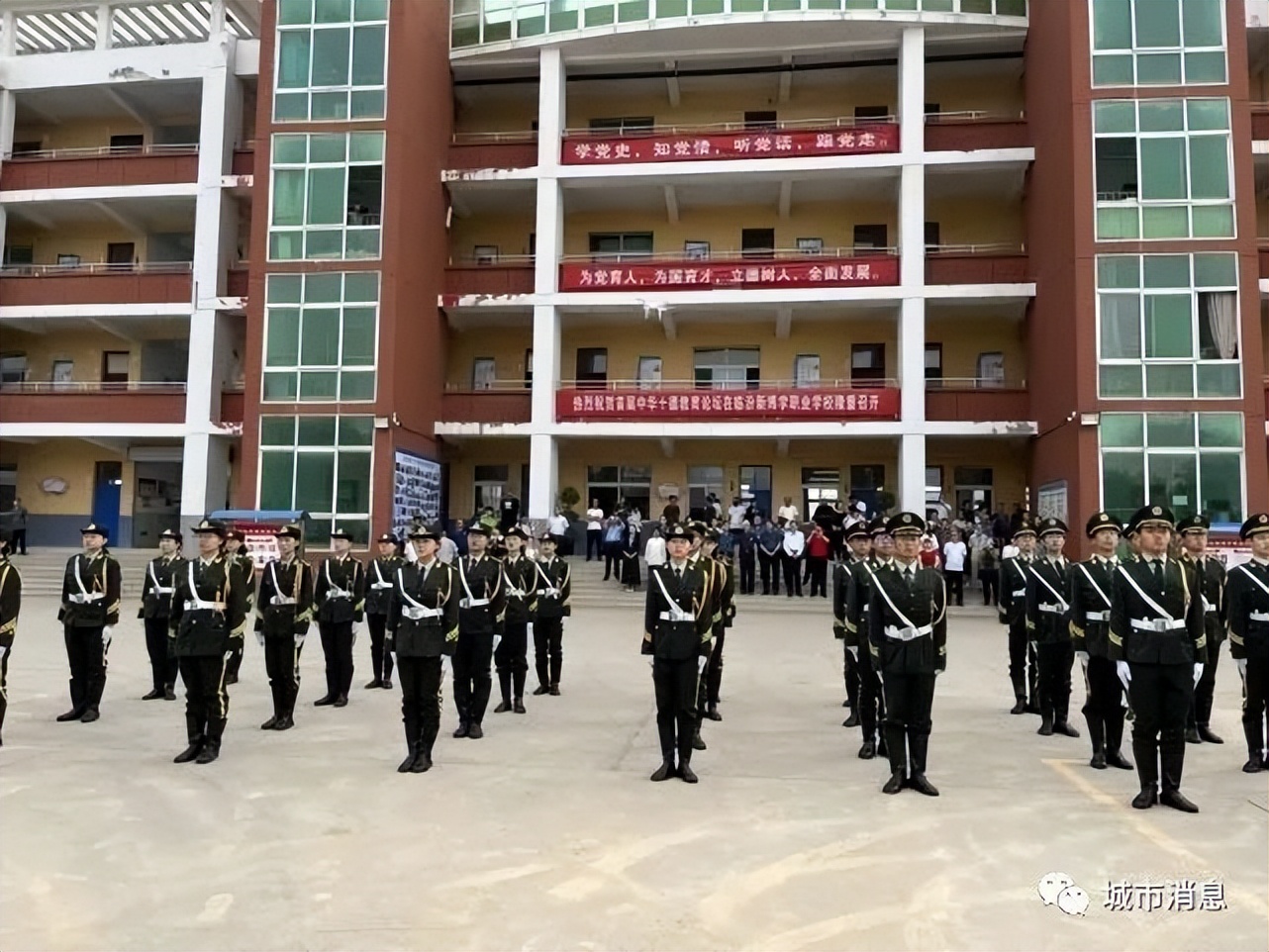 立中华十德树时代新人——临汾新博学十德教育论坛隆重召开