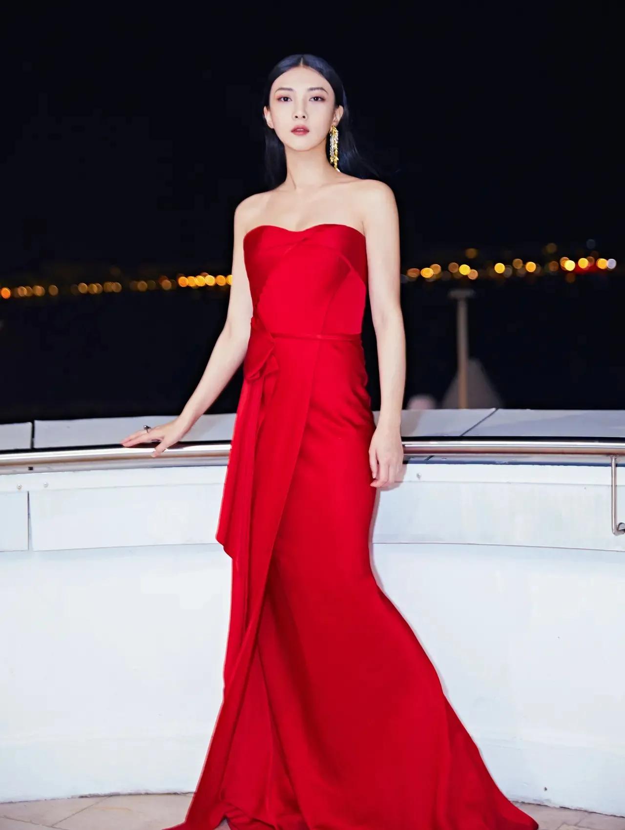 主持人柏安,柏安的红酒