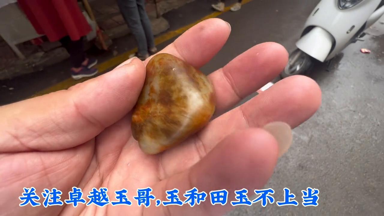 和田籽料雕刻件真品图,极品和田玉籽料雕刻鉴定