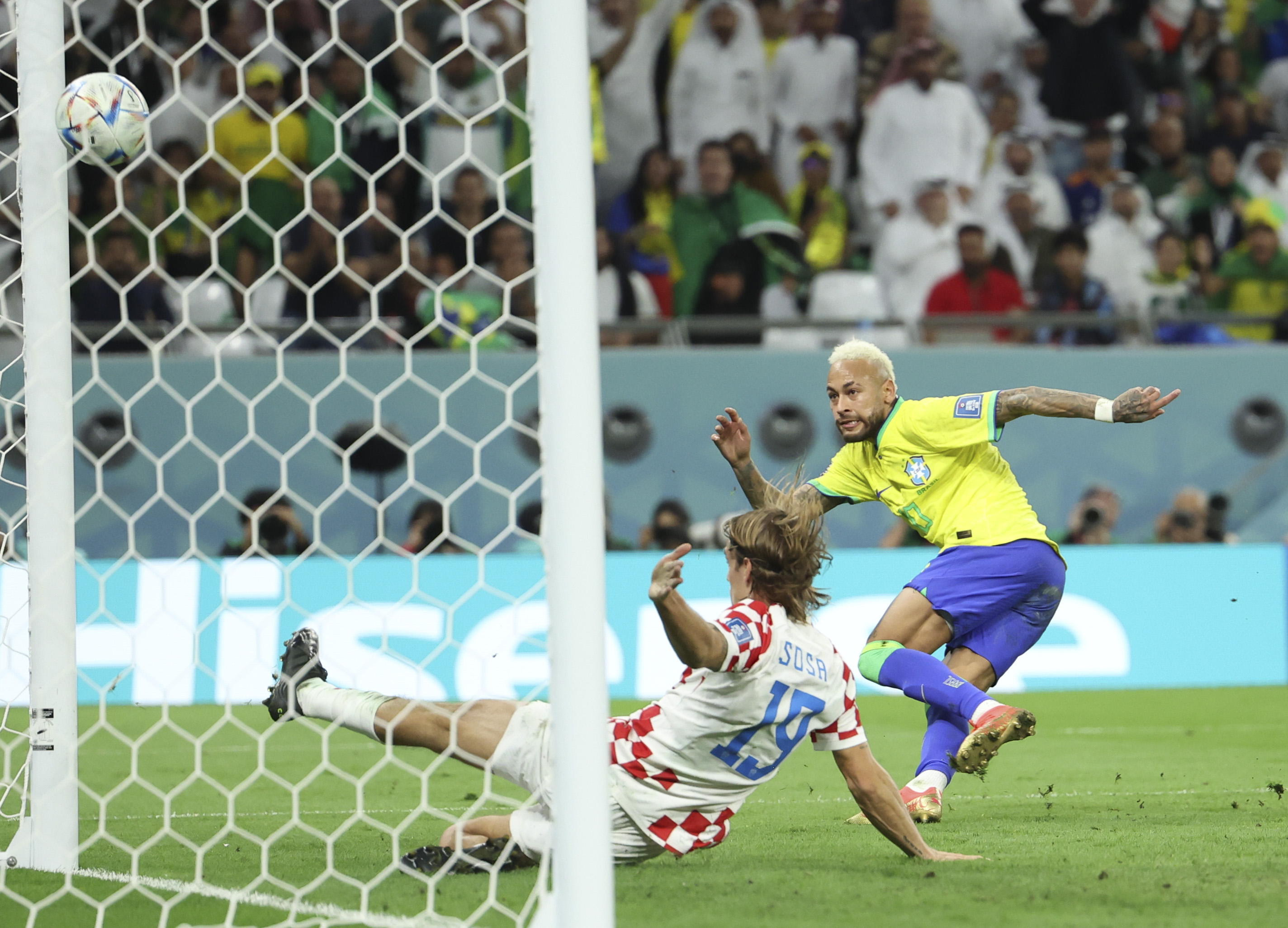 克罗地亚战胜巴西利瓦科维奇,巴西点球大战3-5不敌克罗地亚