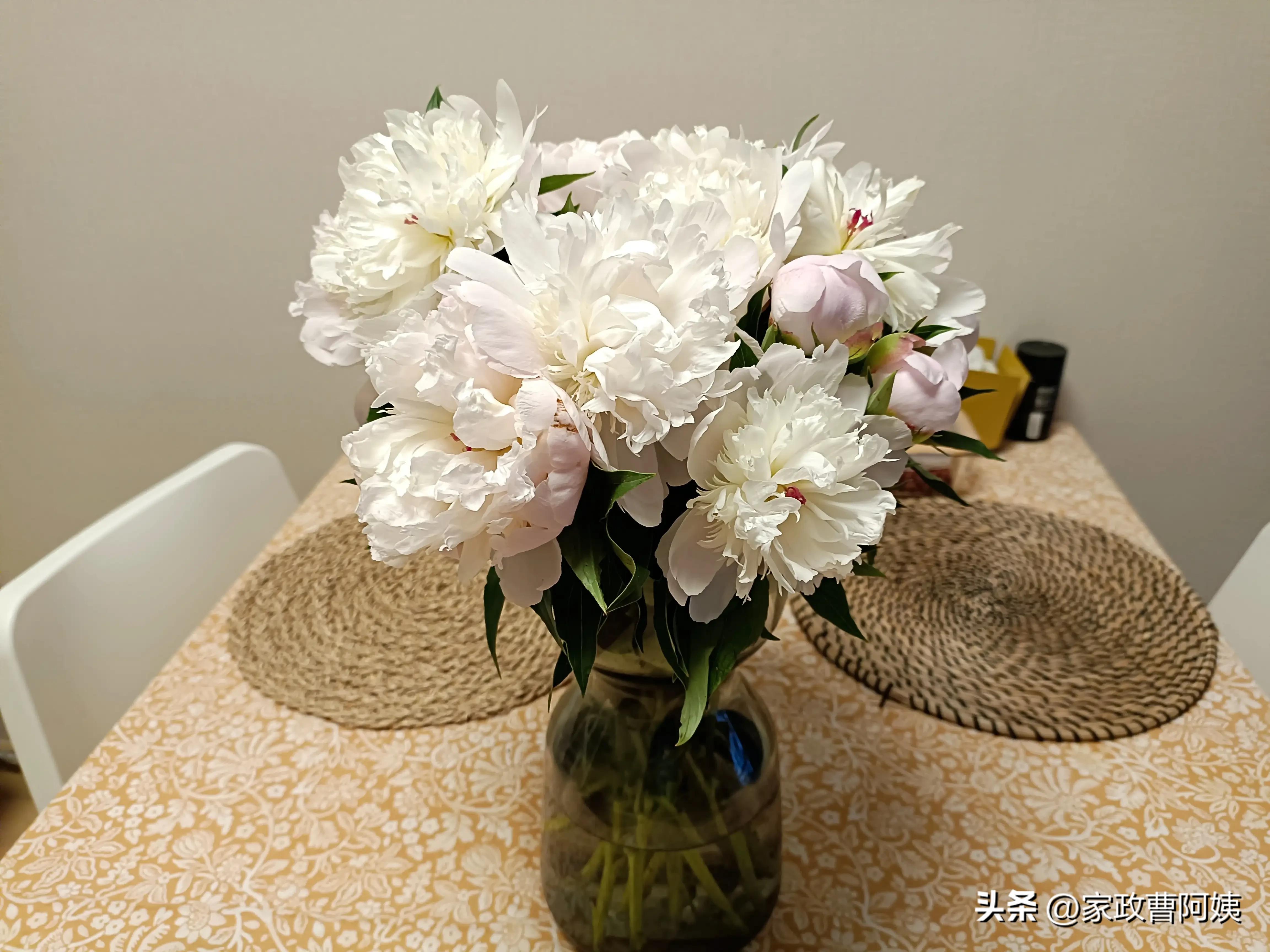 卫生间浴室玻璃水垢清洁小妙招,家政保洁浴室玻璃水垢如何清除