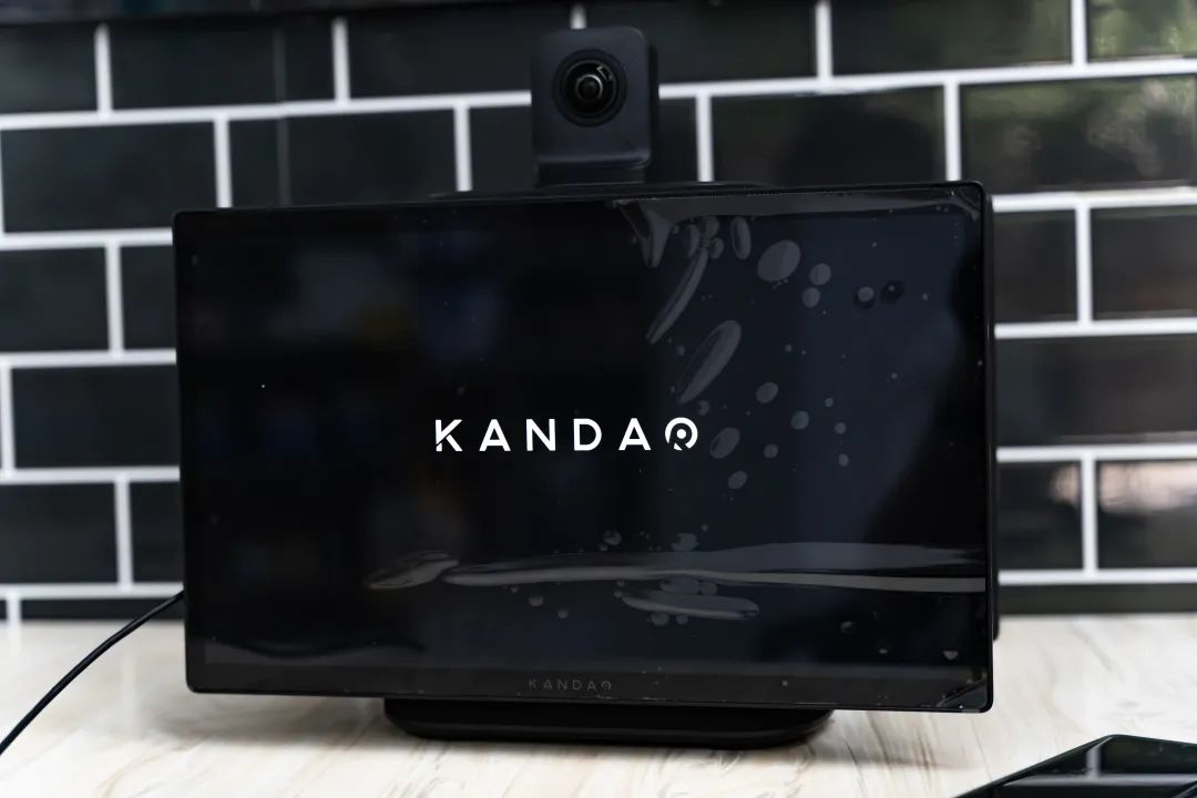 双屏显示+360°AI人脸追踪，看到MeetingUltra智能会议一体机测评