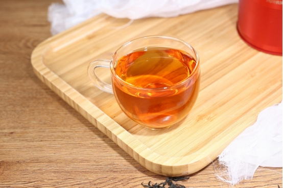 同样是花茶区别在哪里,同样品质的茶红茶贵还是绿茶贵