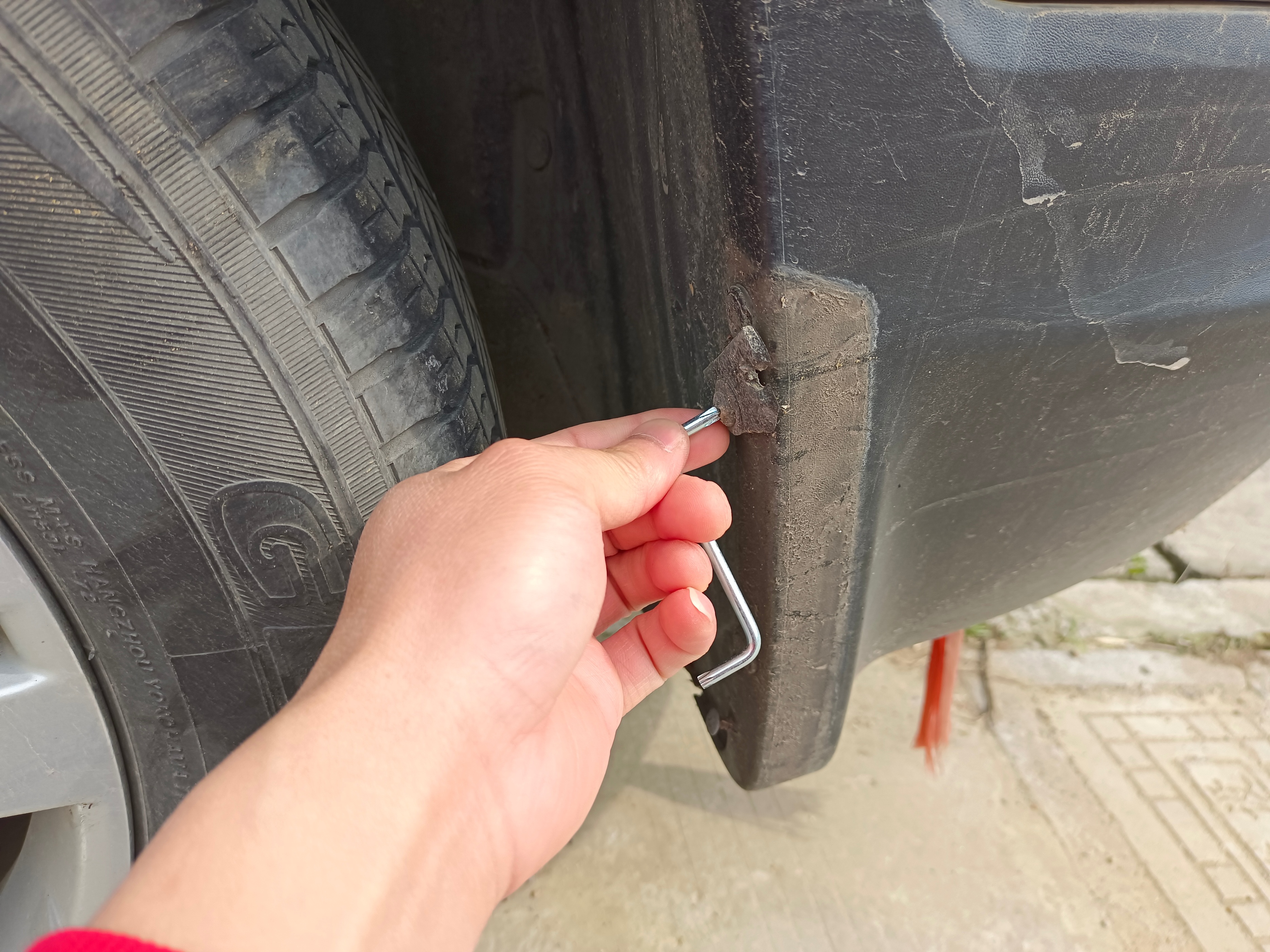 长安cs55前轮挡泥板内衬怎么更换,新车换挡泥板