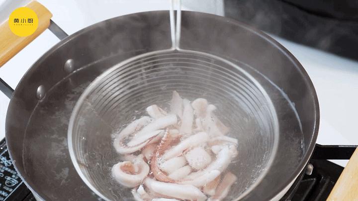 鲜鱿鱼炒西芹要怎么做才好吃,西芹炒鱿鱼花的家常做法图片