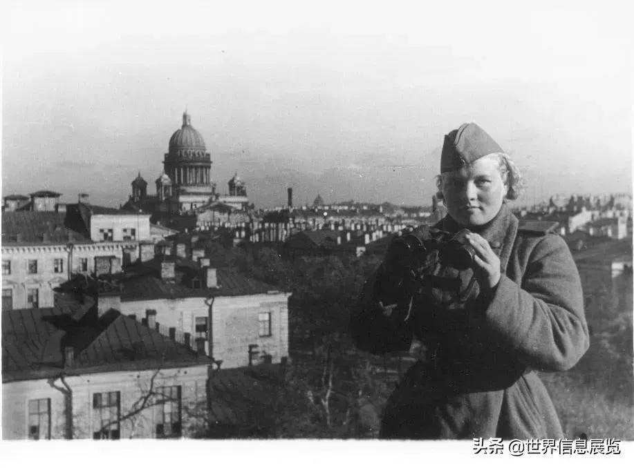 披头发小女孩9至11岁,披着披风的小女孩