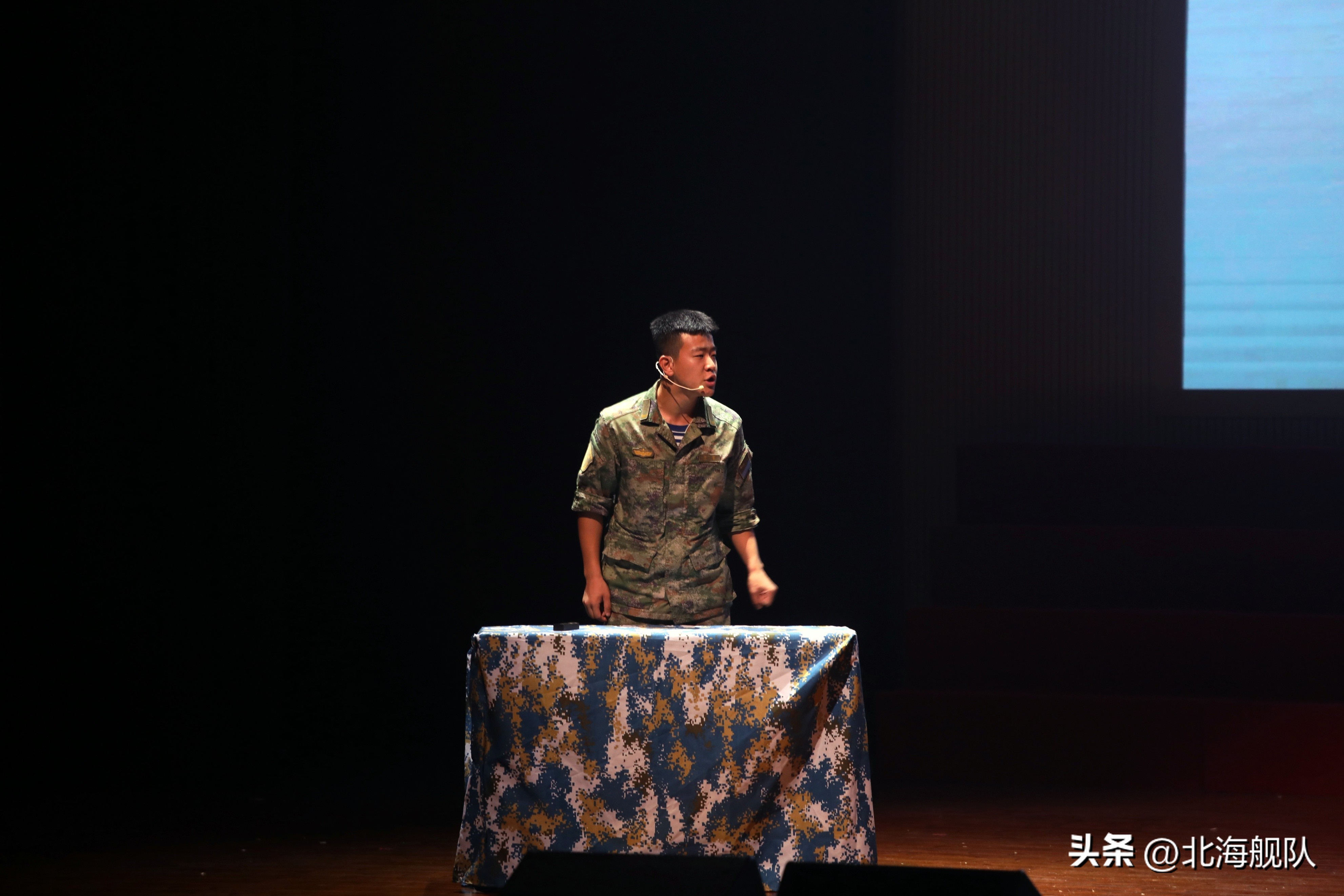 沉浸式舞台演出精彩上演,这场表演确实很震撼