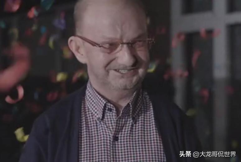 英国一大叔闲来无事买彩票，中价值2000多万房子，和80多万奖金