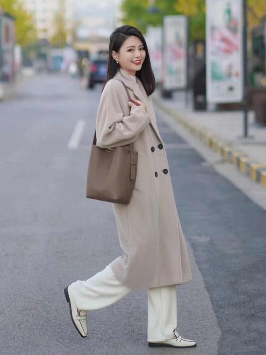 想穿的休闲大衣应该选择什么颜色,双面呢大衣穿什么颜色显高级感