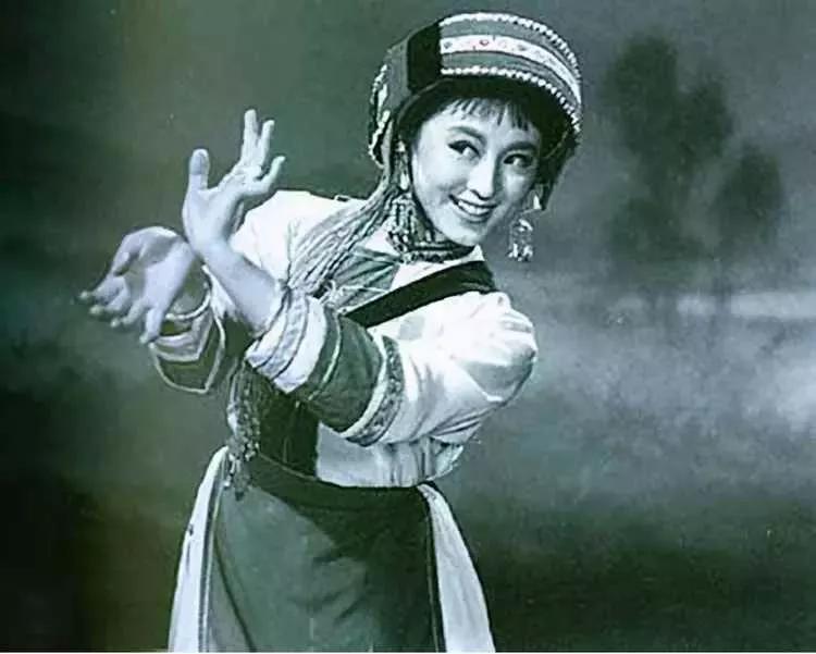 阿诗玛阿黑是谁演的 (阿诗玛与阿黑的爱情照片)