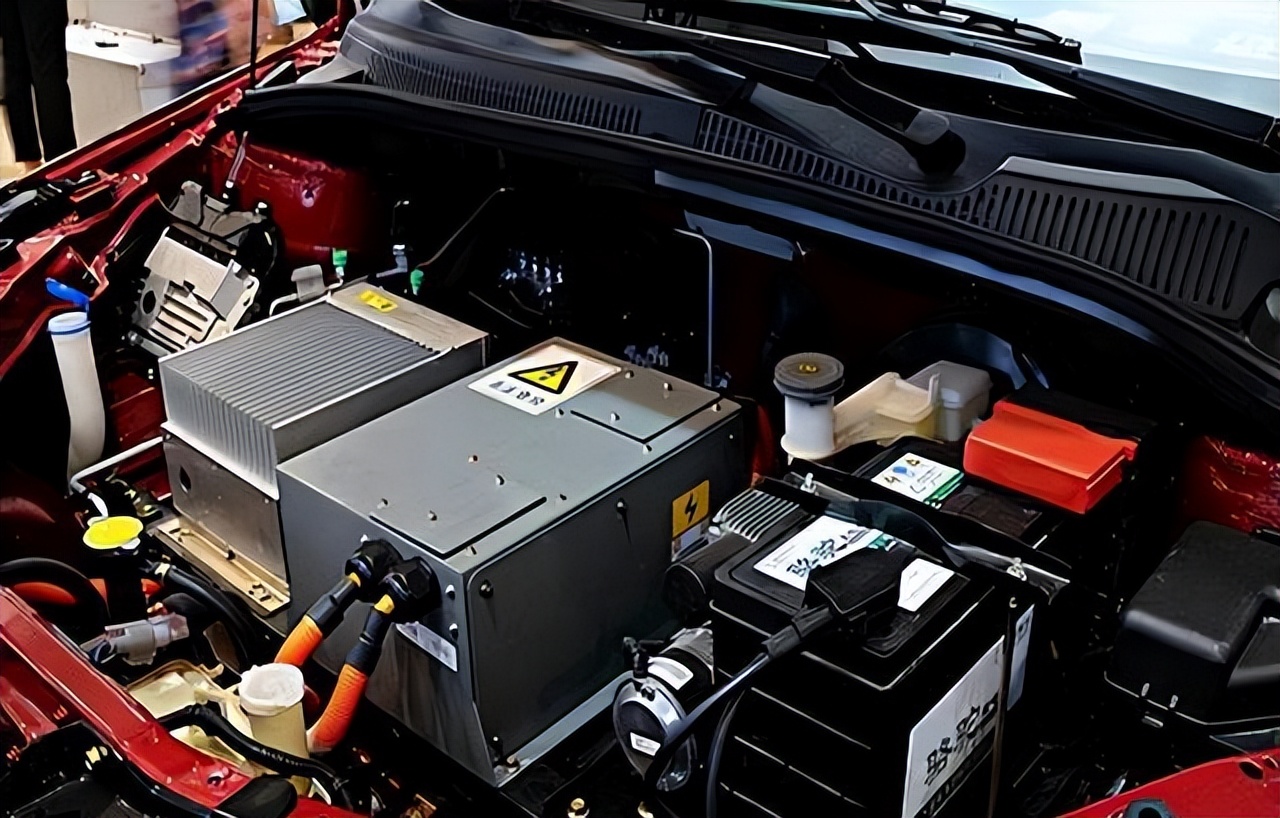 新能源车电池成本多少钱一度电,首批新能源汽车电池迎来退役潮