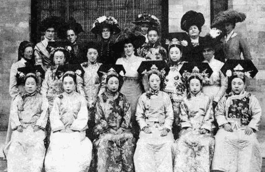 皇帝驾崩后妃子都去哪个寺庙,古代皇帝驾崩后嫔妃怎么办