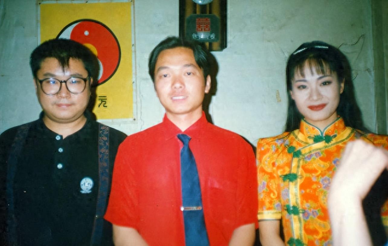 “纤夫哥”的跌宕人生：从春晚到牢狱，再到娶小娇妻