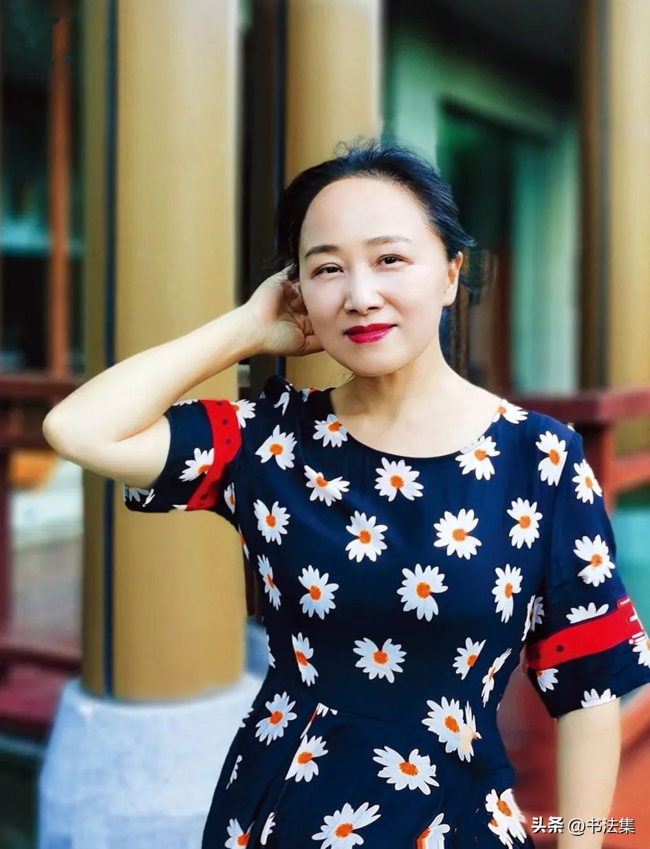 百卉争春——中国书协第八届女书家委员会委员作品选刊