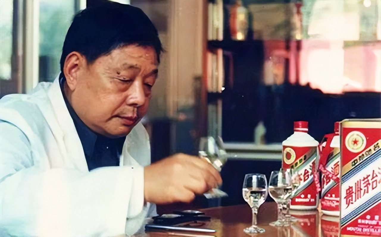 通过酒瓶自带信息能判断酒质吗,怎么认识酒瓶上的标签是纯粮食酒