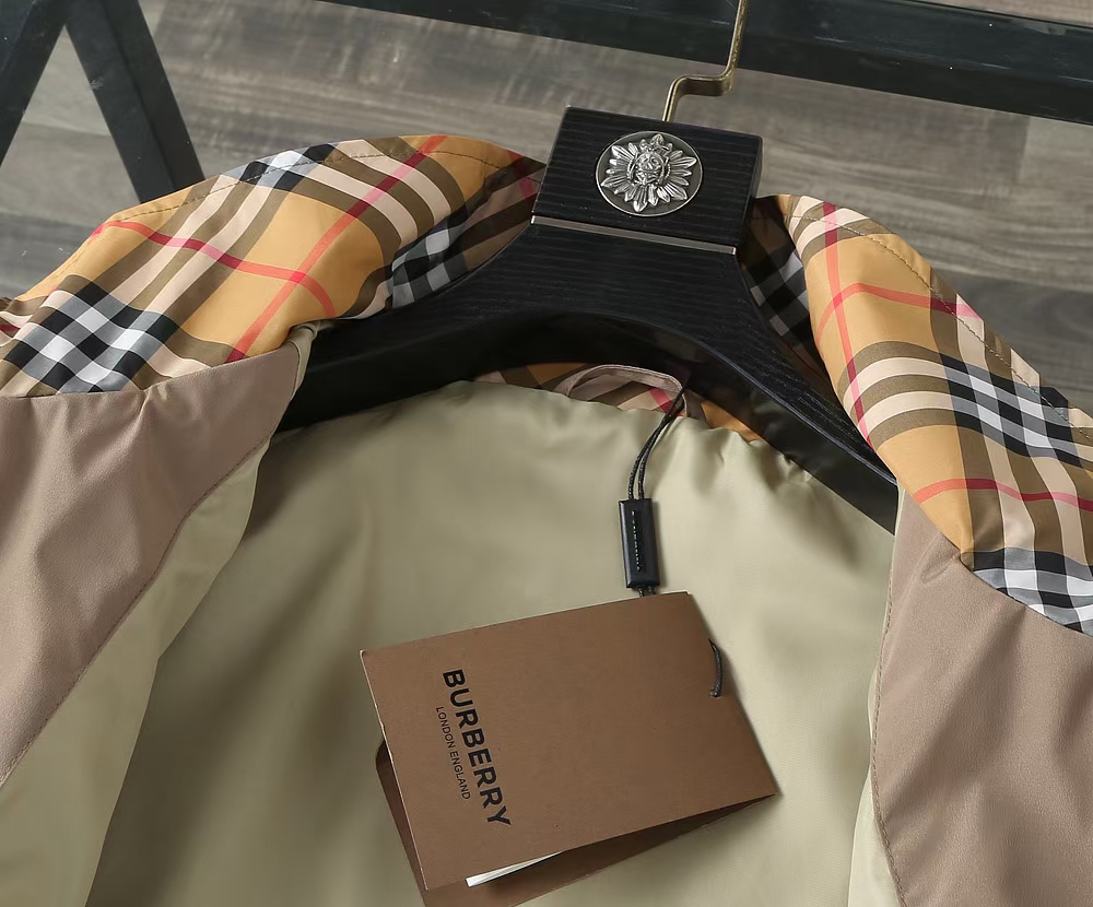 巴宝莉新式男装外套惊艳,巴宝莉2022男装夹克外套