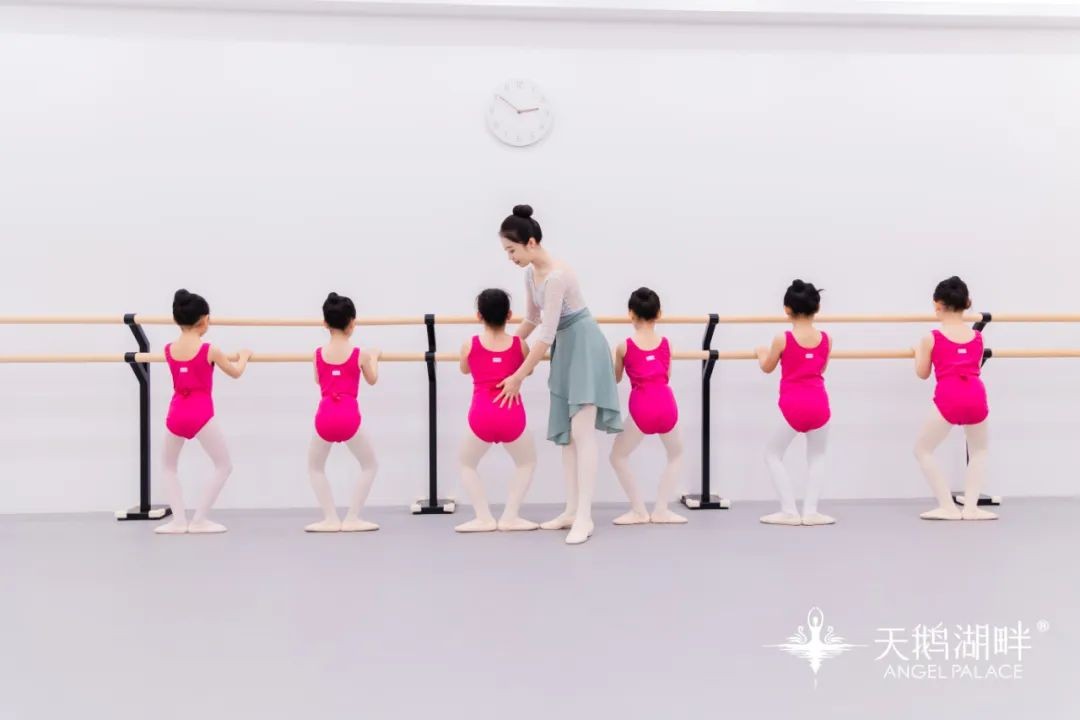 芭蕾舞蹈大袜怎么穿,为什么跳芭蕾要穿长袜