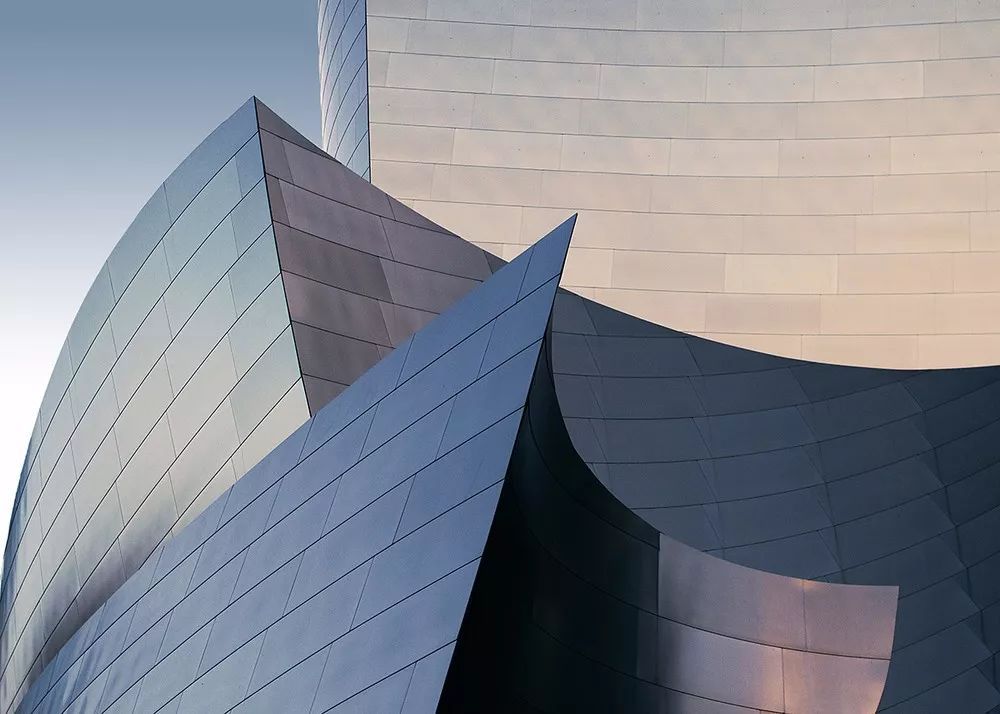 解构主义弗兰克盖里,美国建筑师弗兰克盖里的建筑风格