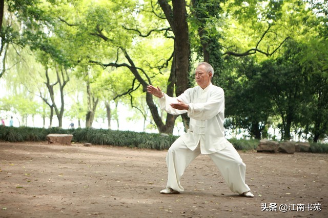 活过100岁的名家谈10大养生秘诀,百岁老人养生秘诀完整版