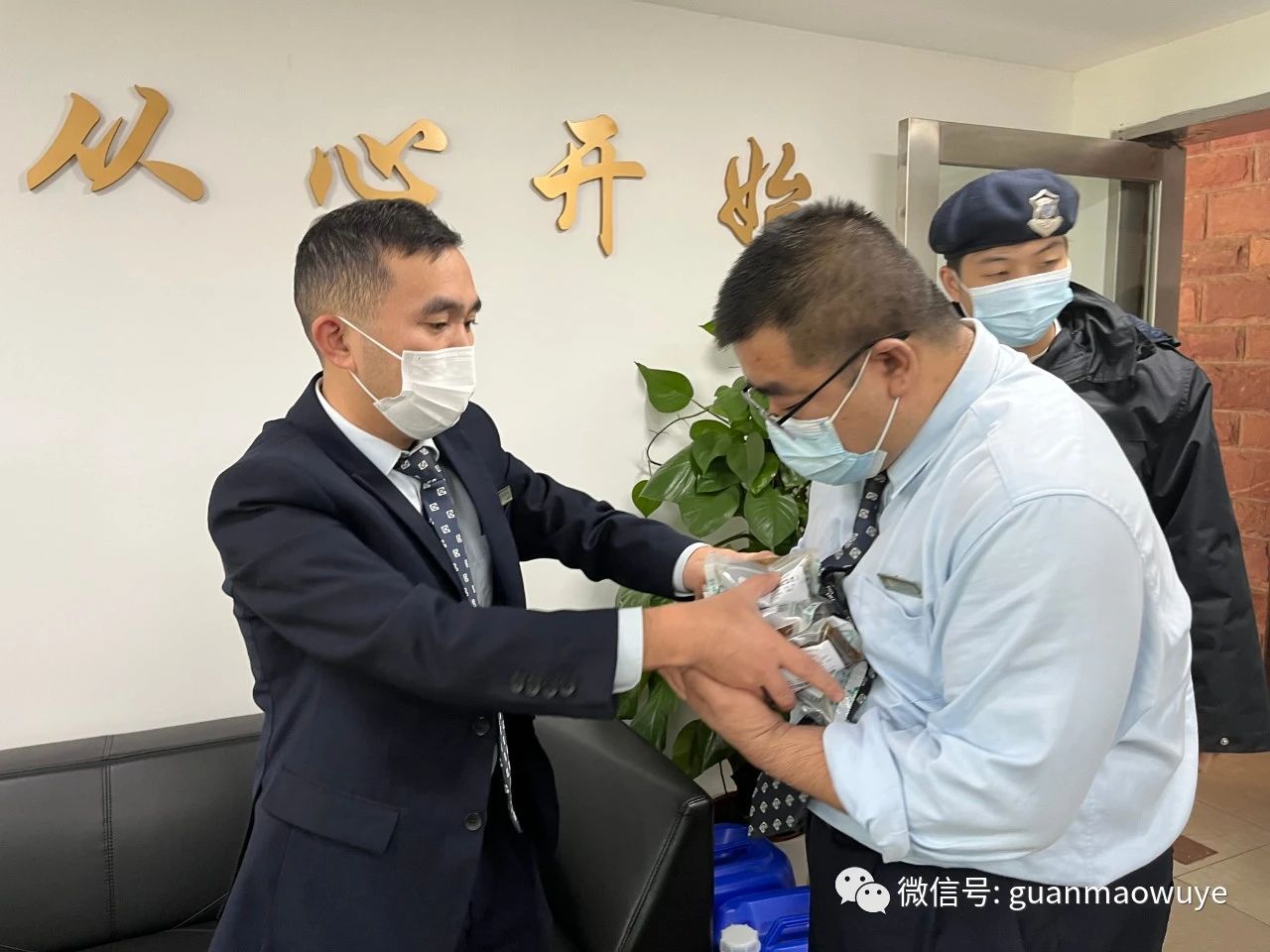 社区共享药箱传递温暖 (深圳多个社区设共享药箱)