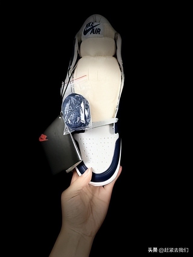 复古蓝色配什么颜色好看,黑色和复古蓝哪个颜色好搭配