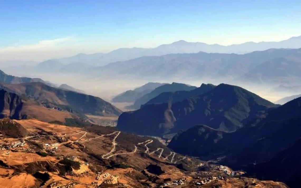 150元一斤深山养蜂蜜,100岁夫妻深山隐居养蜂吃蜜