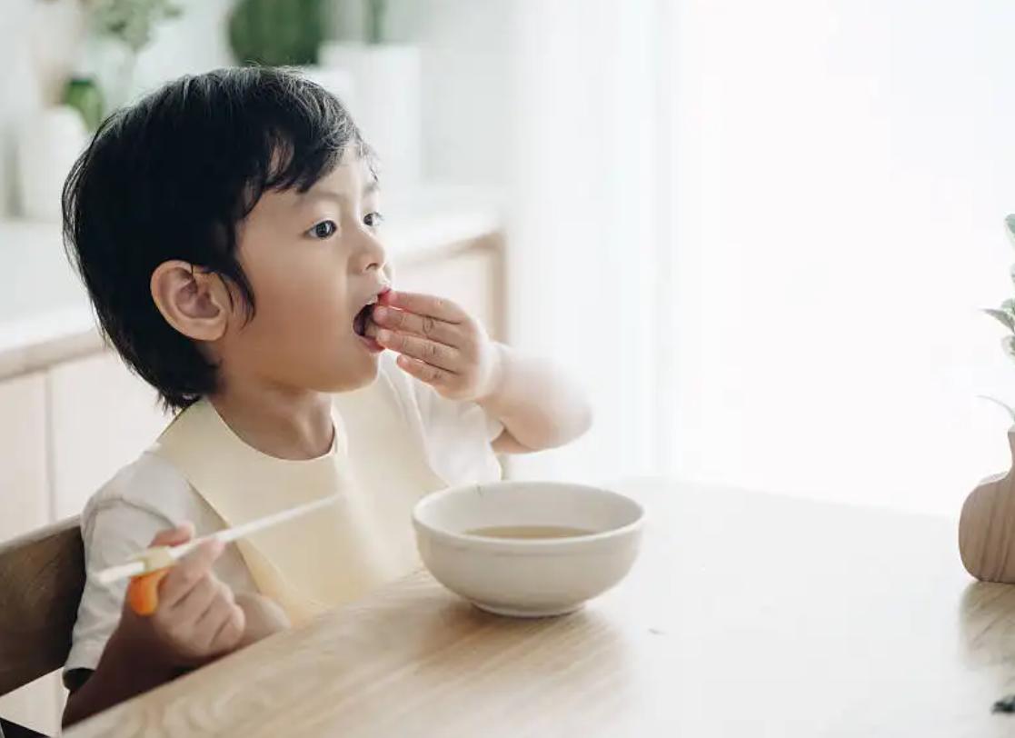 儿童喝牛奶补钙最快的方法,孩子吃什么能补钙别进入四个误区