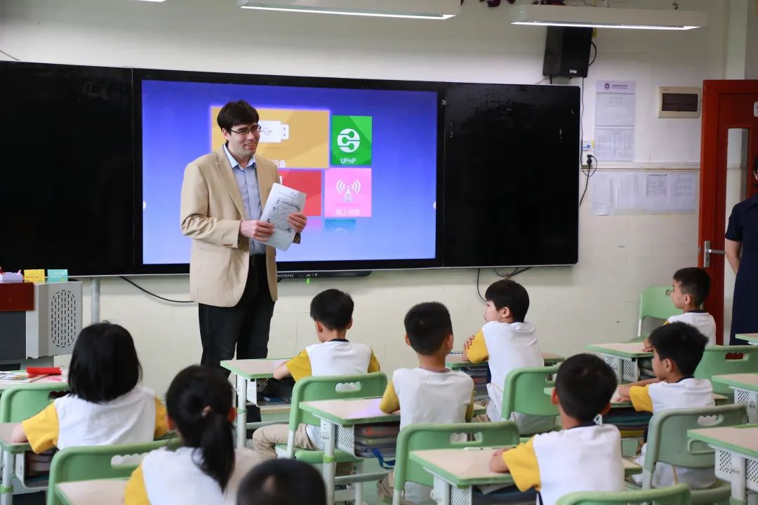 前方高能谁演的,前方高能校园歌手演唱瞬间