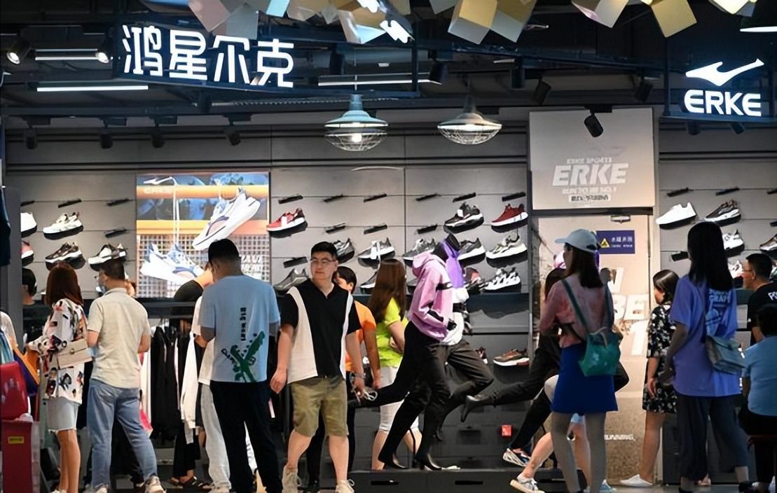 暴跌8000亿！爆火40年库存堆压如山，耐克被国人联名*制抵**？