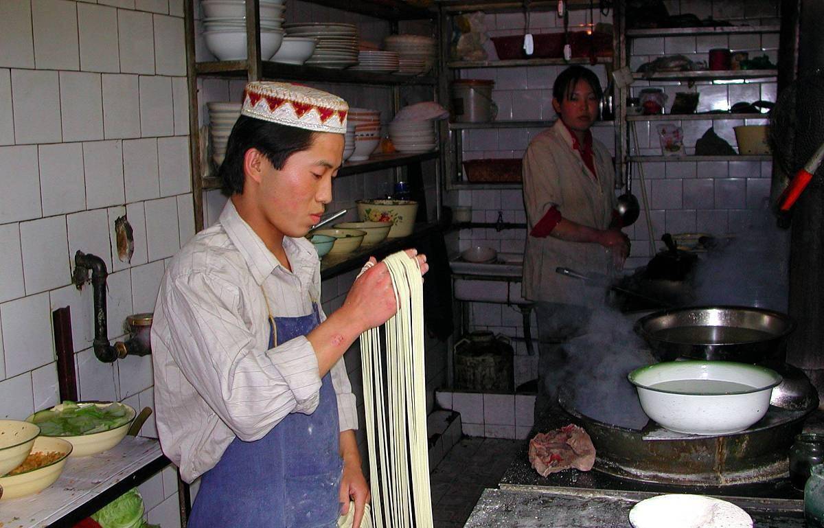 土碱面和碱面有什么区别,做面条放碱面有什么作用