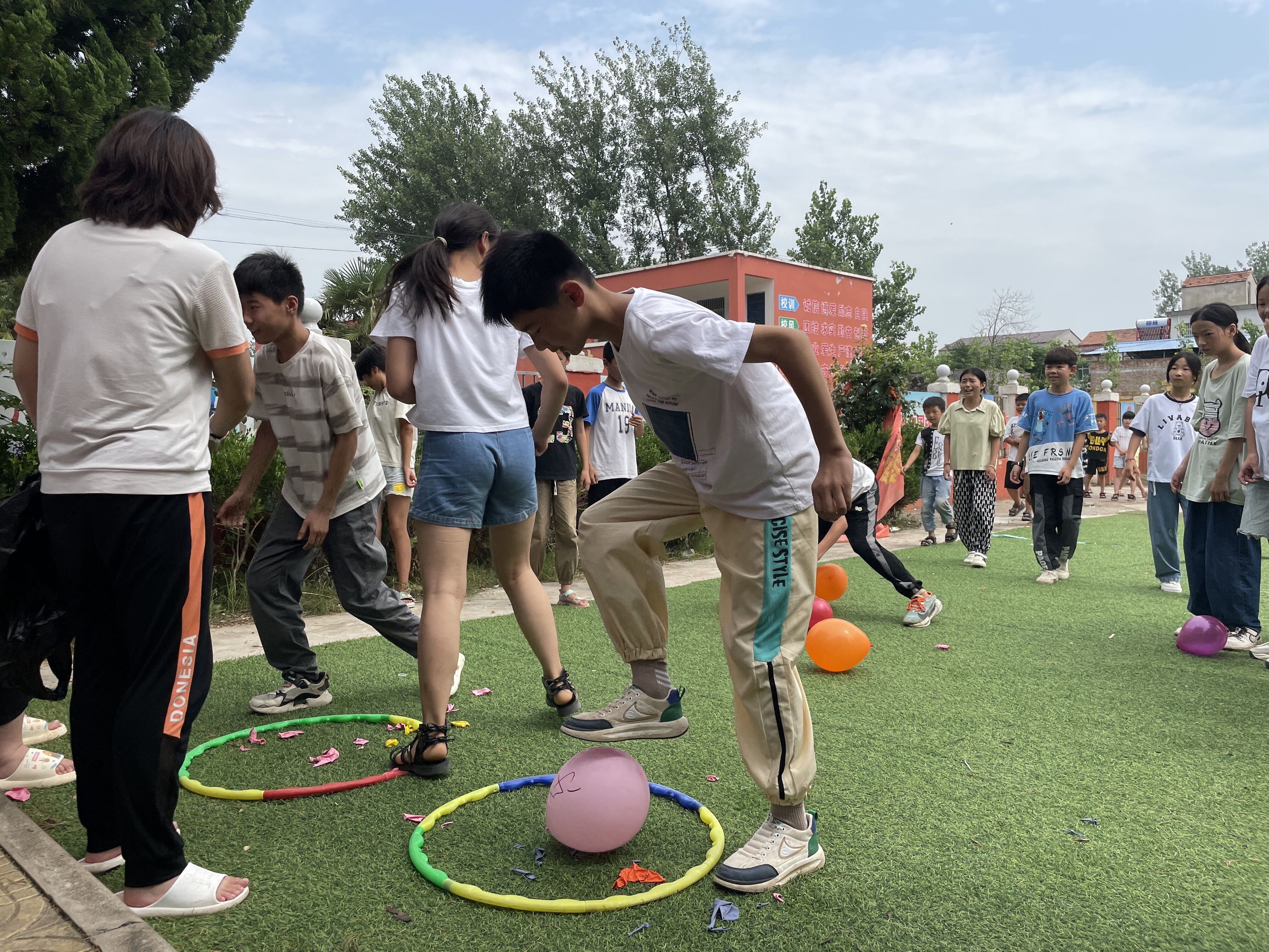 快乐运动，释放天性：苏大学子与乡村儿童共享趣味时光