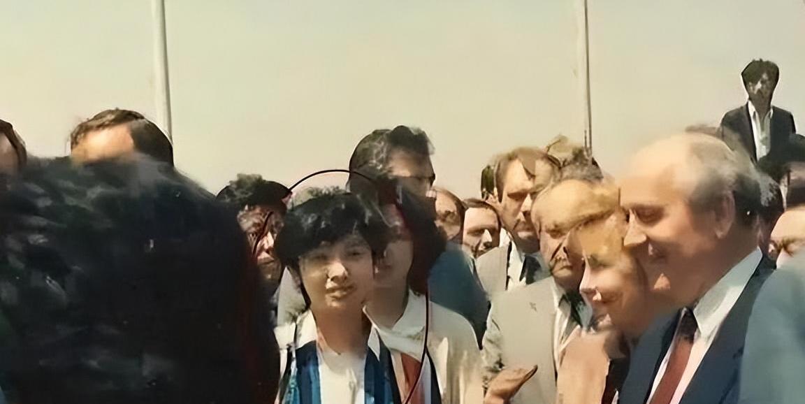 她是“北京小姐”的季军，保护过13位国家元首夫人