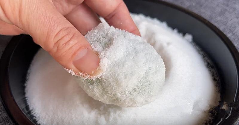 把白酒倒进鸭蛋里,把白酒倒在鸡蛋上怎么办