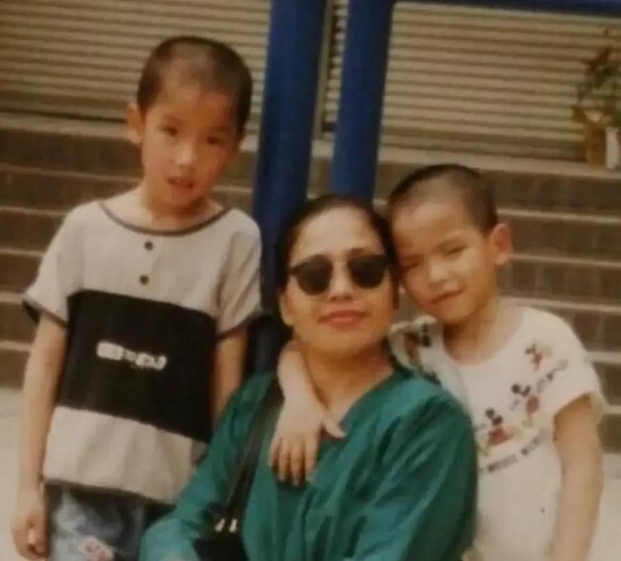 年龄小的嫁给年龄大明星,女人娶大明星要三思