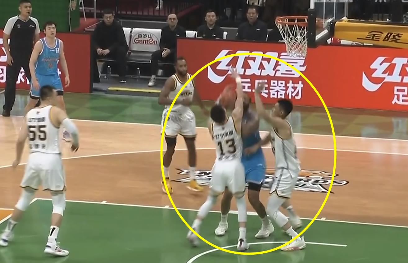 cba郭艾伦被犯规,cba郭艾伦被恶意犯规