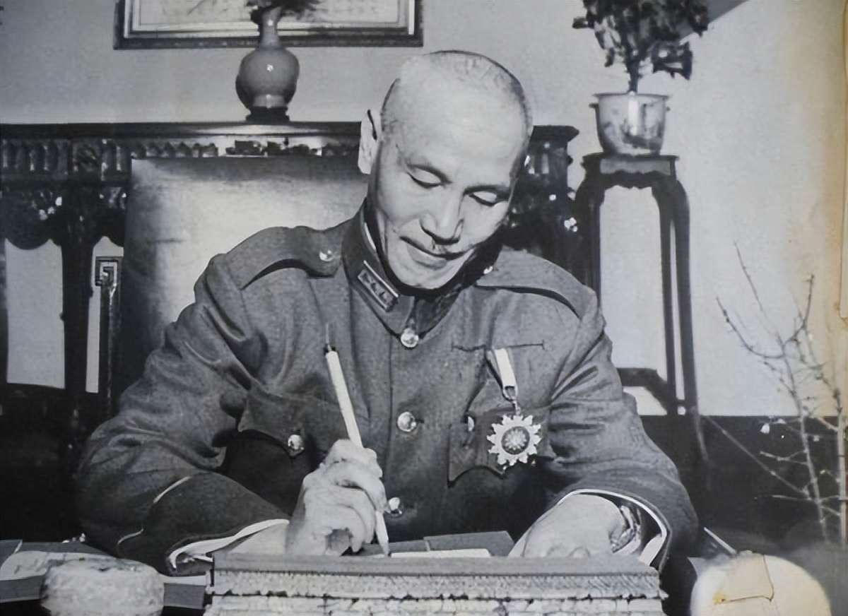 1956年，毛主席对于台湾未来做出精准预言，指出“只有两条出路”