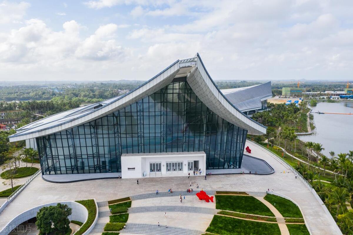 暗恋同班女生怎么办,对同性好朋友心动了怎么办