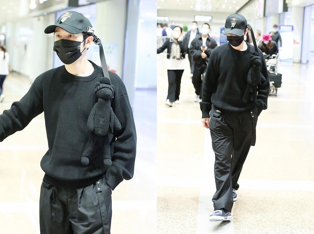 黄晓明戴渔夫帽搭白西装潮流减龄,黄晓明蓝色拼接外套