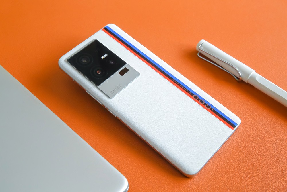 iqoo11骁龙8+2是超频版吗,iqoo11骁龙是不是满血版