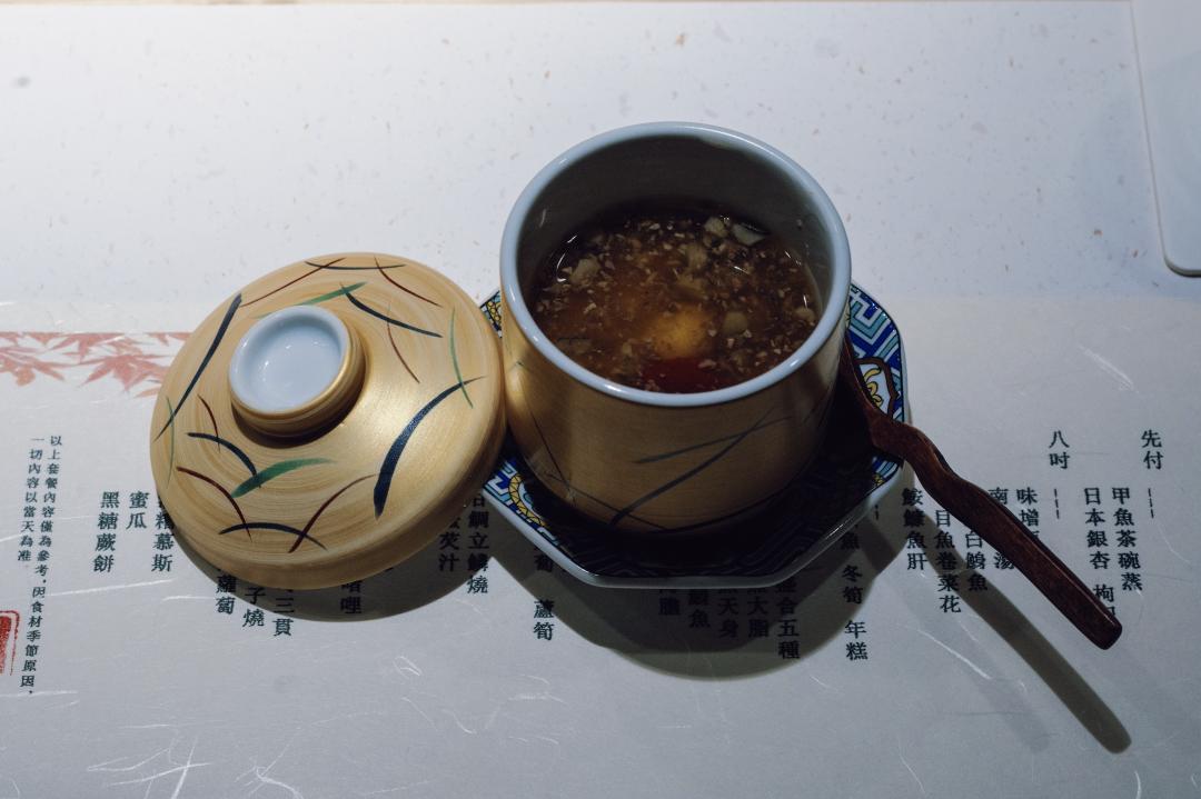 配备一星米其林黑珍珠餐厅,比米其林黑珍珠高端的餐厅