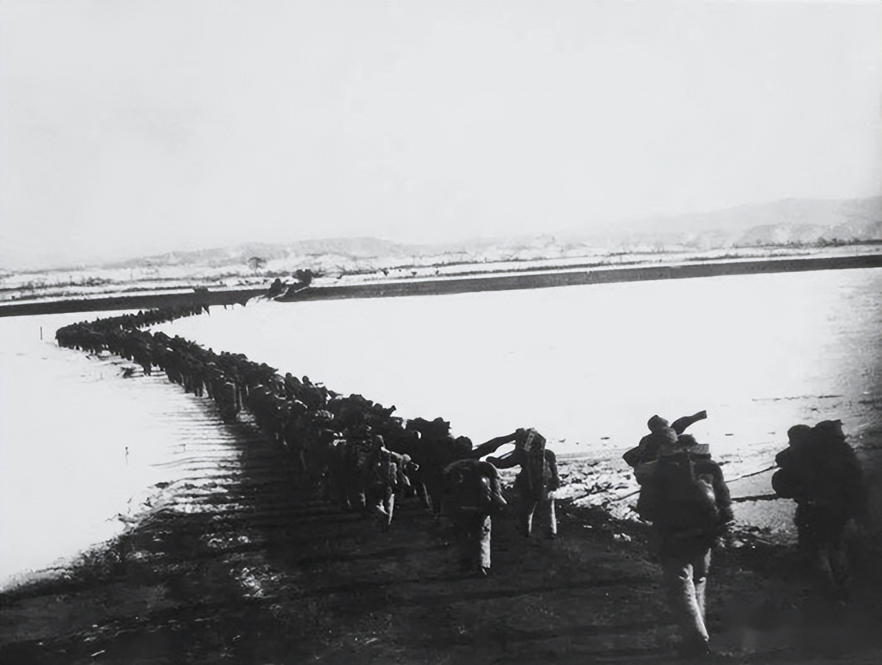 麦克阿瑟叫嚣投放原子弹,麦克阿瑟威胁使用核武器视频