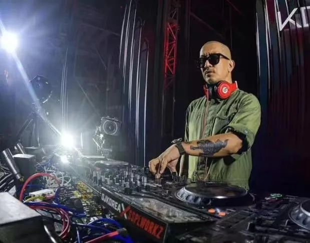 大s前夫汪小菲简历,大s和前夫汪小菲是怎么结缘的