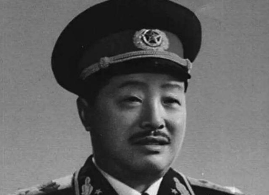 *德朱**位列十大元帅之首，授衔编号却是004号，那001号是谁？